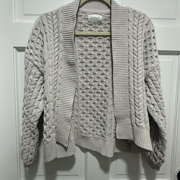 Abercrombie and Fitch Chenille Cable Cardigan Size XS - Picture 2 of 6